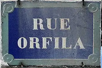 Voir la plaque.