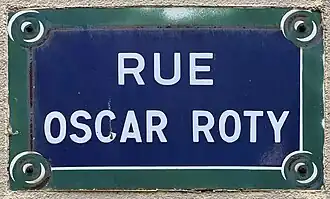 Voir la plaque.