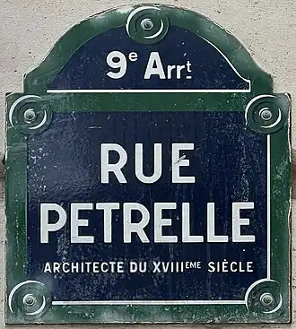 Voir la plaque.