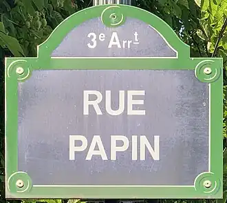 Voir la plaque.