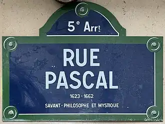 Voir la plaque.