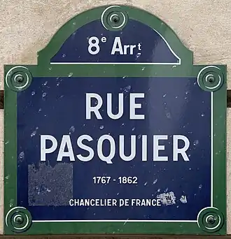 Voir la plaque.