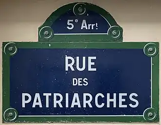 Voir la plaque.