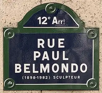 Voir la plaque.