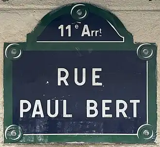 Voir la plaque.