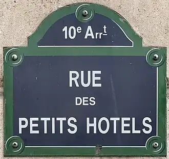 Voir la plaque.