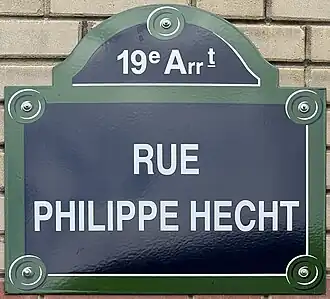 Voir la plaque.
