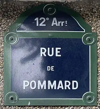 Voir la plaque.