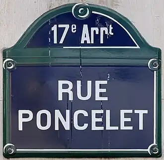 Voir la plaque.