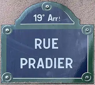 Voir la plaque.