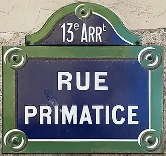 Voir la plaque.