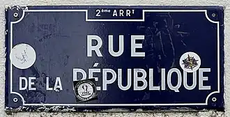 Voir la plaque.