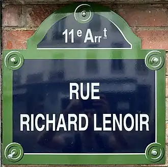 Voir la plaque.