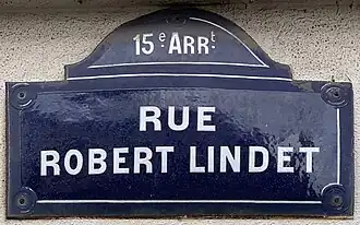 Voir la plaque.