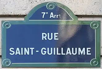 Voir la plaque.