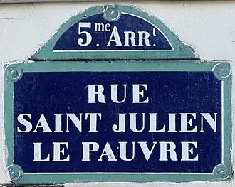 Voir la plaque.