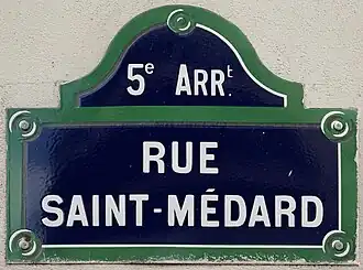 Voir la plaque.