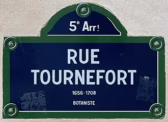 Voir la plaque.