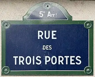 Voir la plaque.