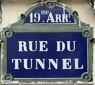 Voir la plaque.