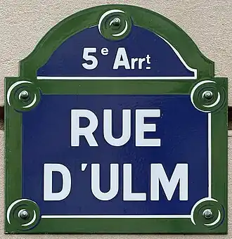 Voir la plaque.