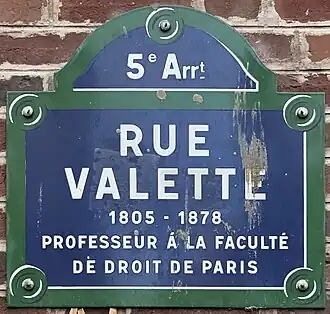 Voir la plaque.