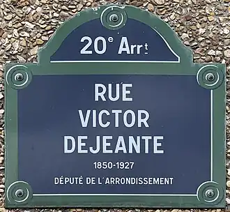Voir la plaque.