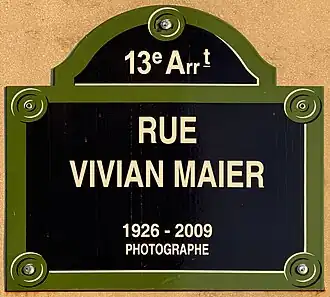 Voir la plaque.