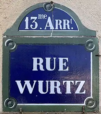 Voir la plaque.