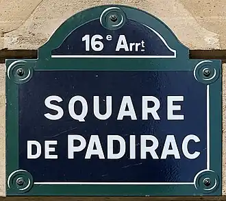 Voir la plaque.