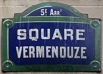 Voir la plaque.