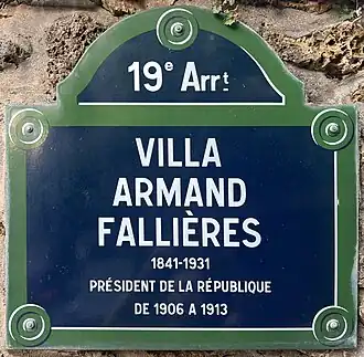 Voir la plaque.