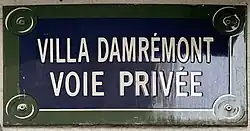 Voir la plaque.