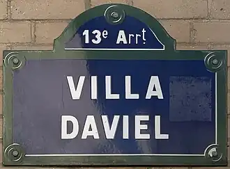 Voir la plaque.