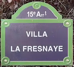 Voir la plaque.