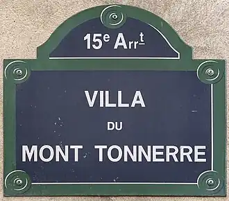 Voir la plaque.