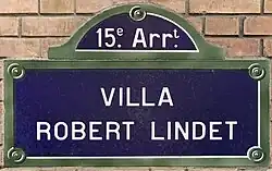 Voir la plaque.