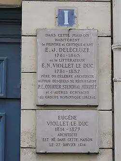 Plaque commémorative sur la façade du 1, rue Chabanais.