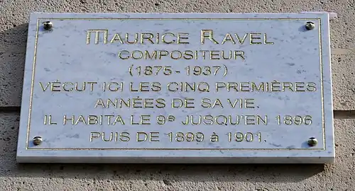 no 40 : plaque commémorative Maurice Ravel 40 rue des Martyrs.