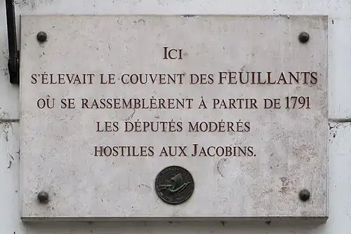 Plaque commémorative au n° 235 de la rue Saint-Honoré.