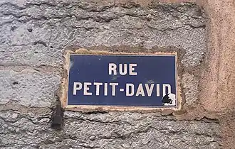 Voir la plaque.