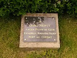 Plaque en l'honneur de Lionel Menut, restaurée en 2024.