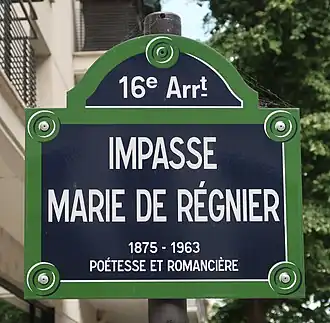 Voir la plaque.