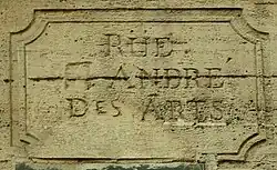 Plaque du XVIIIe&nbsp;siècle dont l'abréviation "St" a été martelée en 1794-1795