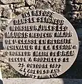 Plaque visible sur la tombe de Jules Maugis, située dans l'ancien cimetière.