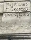 Plaques de pierre portant l’ancien nom de la rue des Fossés-Saint-Jacques.