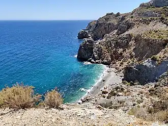 Plage de Tres Alcantarillas à l'est de Calahonda