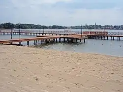 La plage sur le lac Drwęckie.