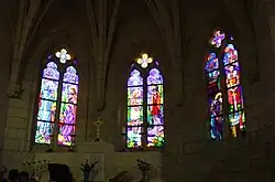 Les vitraux du chevet.