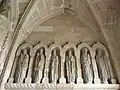 L'église paroissiale Saint-Efflam, porche méridional (côté droit), statues des apôtres